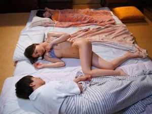 Hết bắp em chuyển sang ăn cậu bé anh