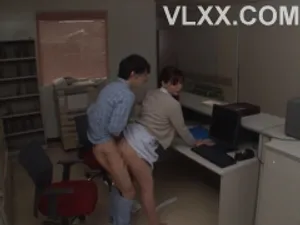 Nghỉ hè cháu gái về quê mà cứ thế này thì chú nào chịu cho nổi