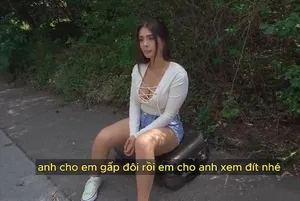 Sinh viên đại học 19 tuổi có một cô bé hồng hào, sạch sẽ, không có lông và trọc, cực kỳ khít và tinh dịch chảy ra!