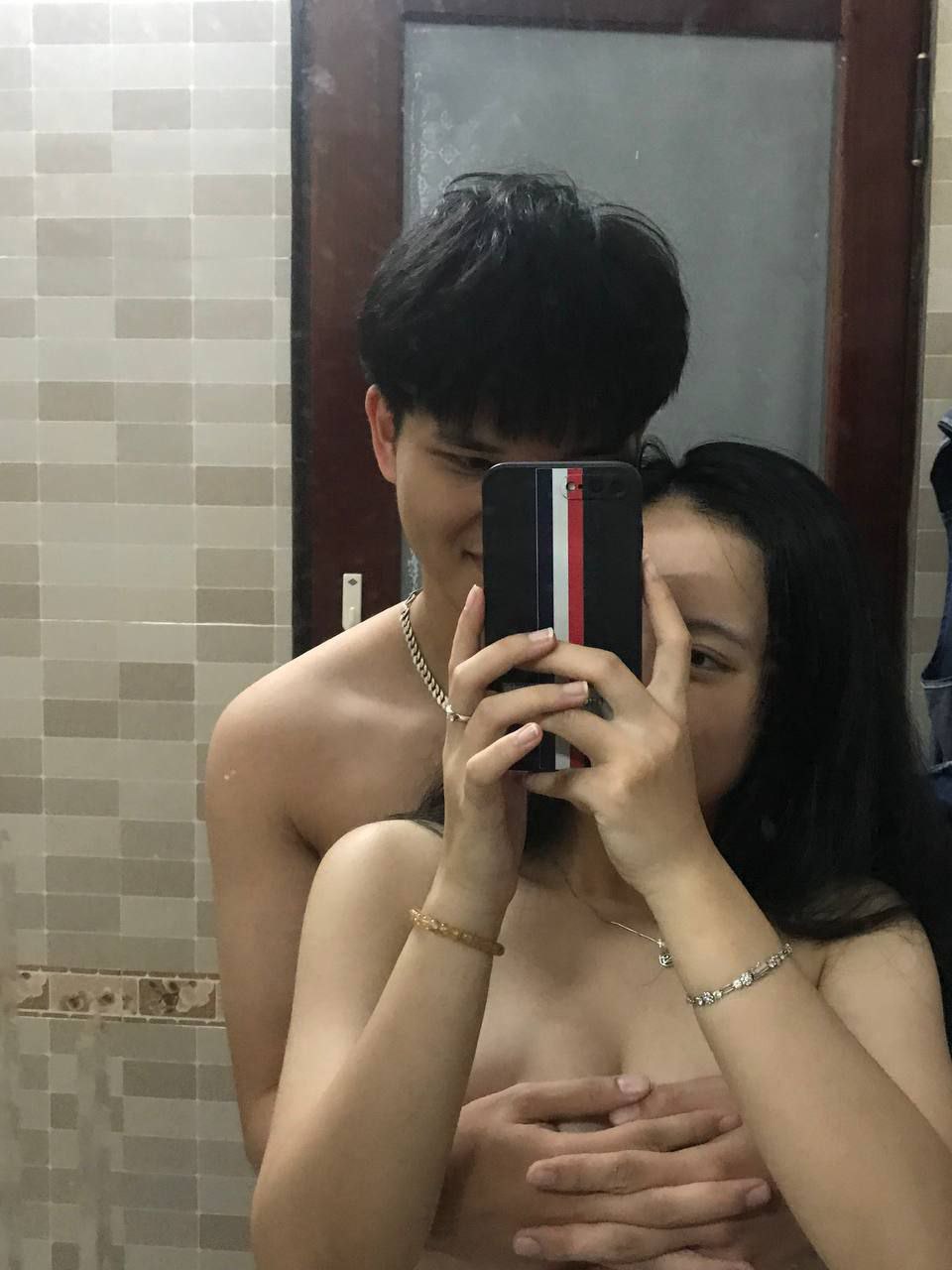 Thuê 4 em cave về địt để chữa bệnh nhát gái